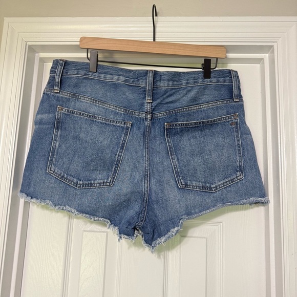 Madewell Shorts Womens 31 Blue Relaxed Denim Button Fly Distressed Raw Hem - Picture 2 of 7